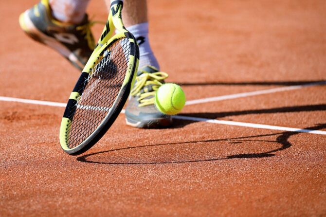 Prevenire e curare gli infortuni più comuni nel tennis con lo Studio di Fisioterapia Delfi di Borgomanero